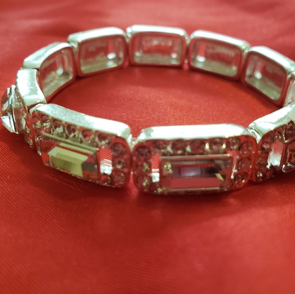 🎁SOLD💟NWT SILVER COLOR BRACELET - Picture 6 of 6